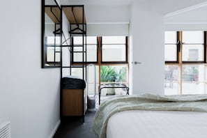 2 عدّة غرف نوم ومكواة/لوح كي وواي فاي مجانًا وملاءات أسرّة