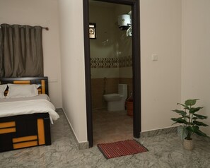 2 bedrooms, iron/ironing board, WiFi