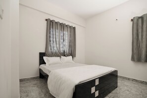 2 bedrooms, iron/ironing board, WiFi