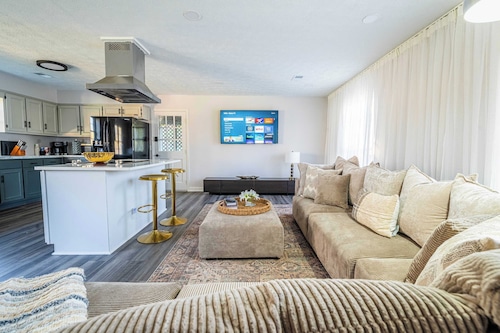 Spacious Family Escape | 4Br | Private Pool | Games