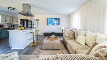 Televisión y chimenea