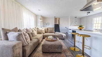 Televisión y chimenea