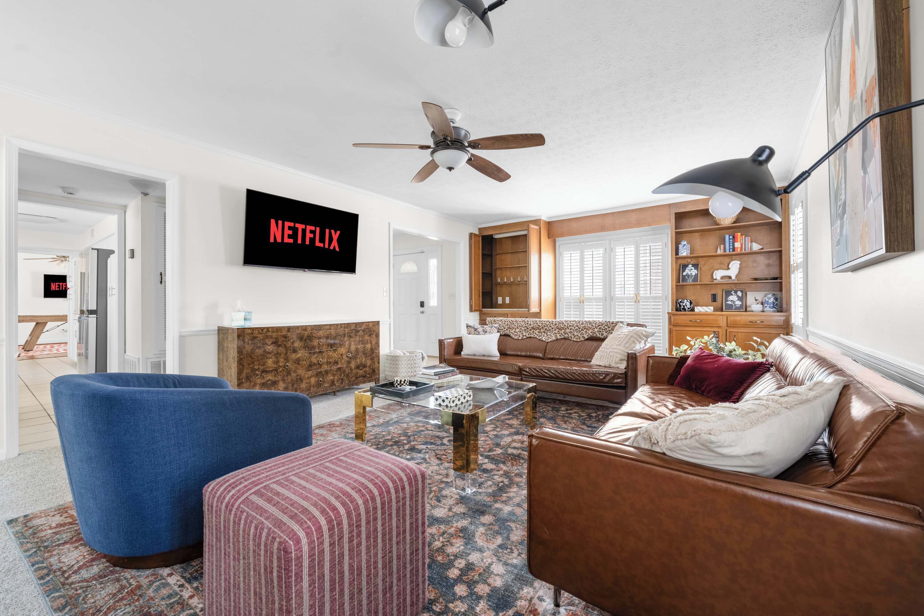 テレビ、暖炉、書斎 / ワークスペース