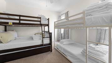 4 camere, una scrivania, ferro/asse da stiro, Wi-Fi