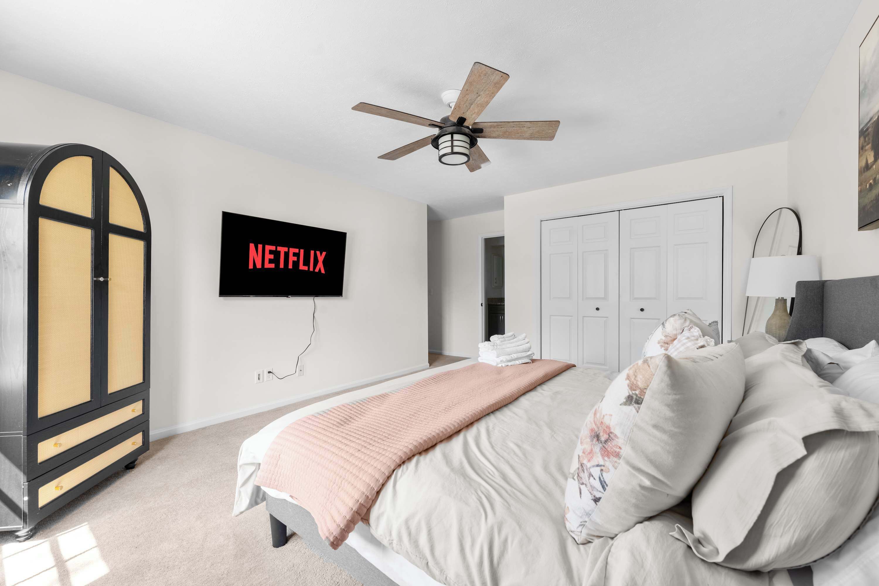 4 多间卧室、办公桌、熨斗/熨衣板、WiFi