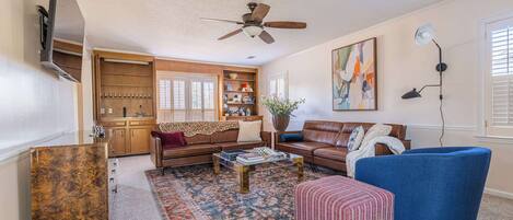 Fernseher, Kamin, Arbeitsbereiche