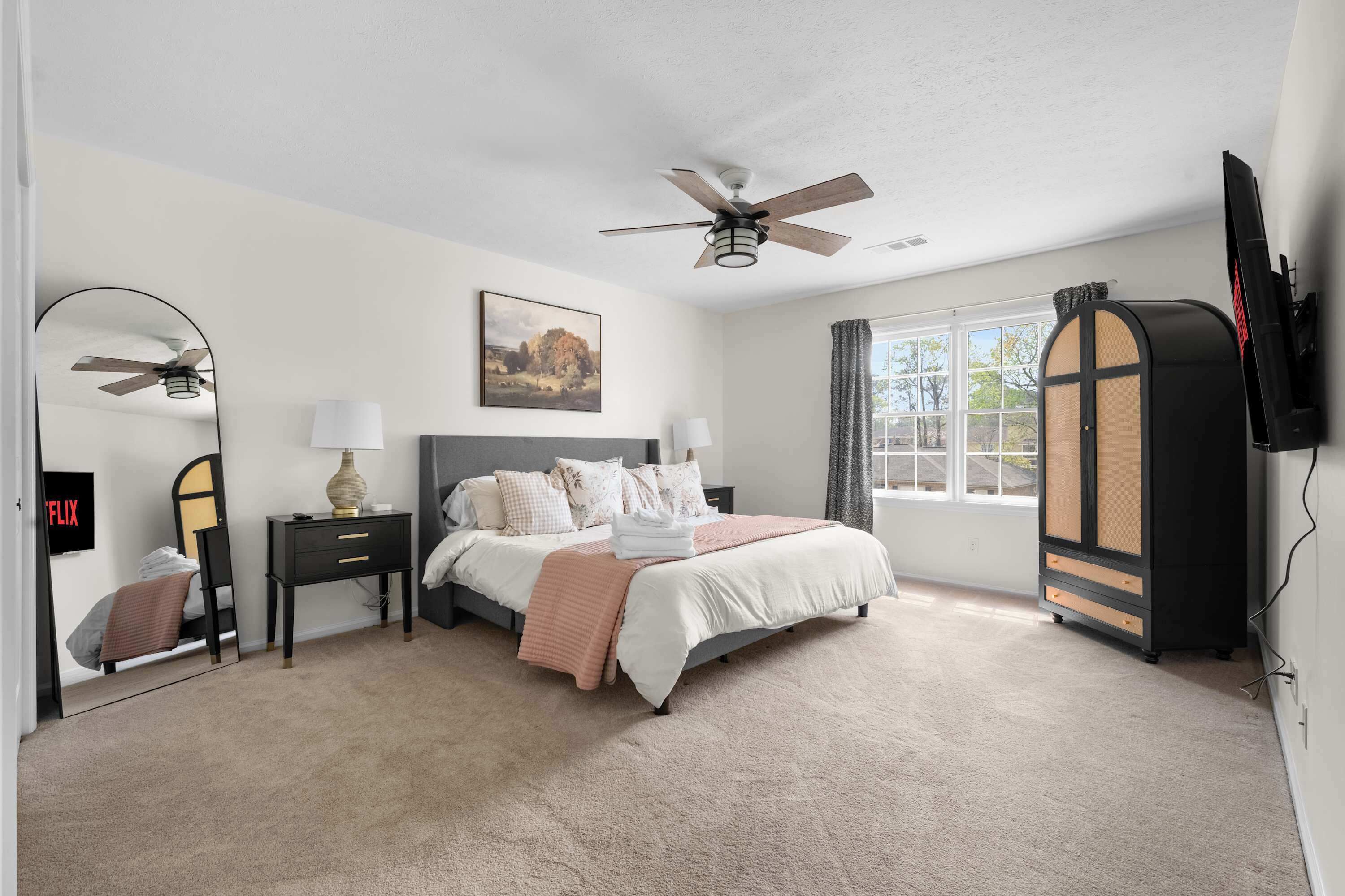 4 室のベッドルーム、デスク、アイロン / アイロン台、WiFi