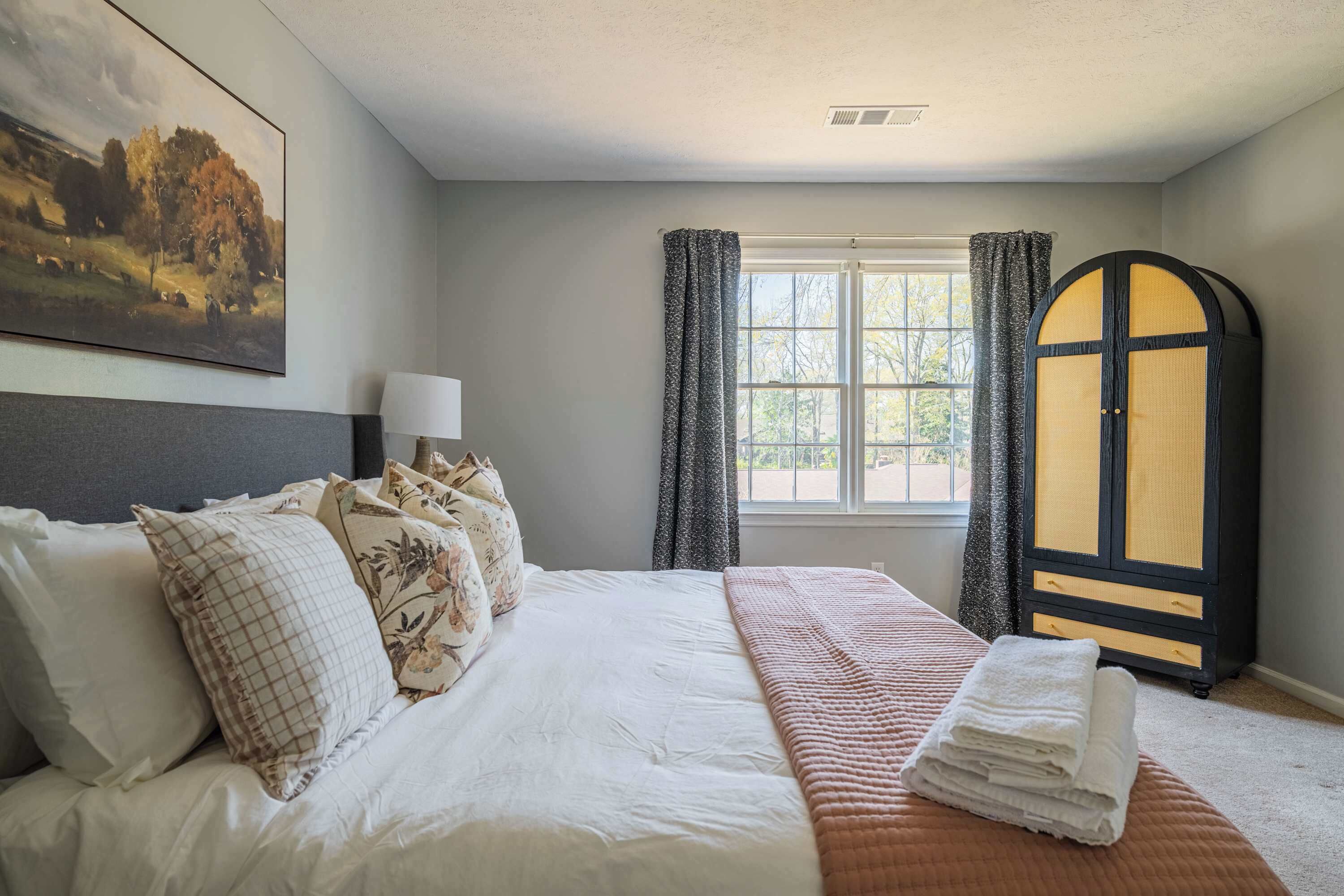 4 bedrooms, desk, iron/ironing board, WiFi