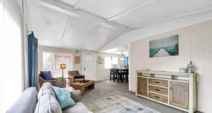 Walk to Beach 1 mile. 3/2 - Sleeps 10 Next to Everything! Private Road on 98!