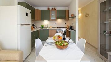 Basic Apartment | Private kitchen