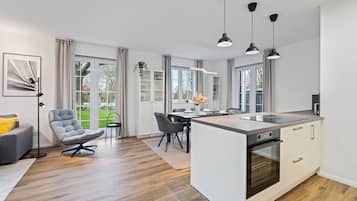 KĂŒhlschrank, Mikrowelle, Ofen, Herdplatte