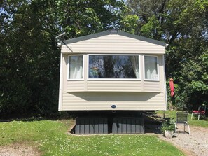 Hus - 2 soveværelser - pejs i værelset | Udendørsområde