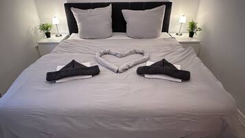 4 Schlafzimmer, Schreibtisch, Bügeleisen/Bügelbrett, Reisekinderbett