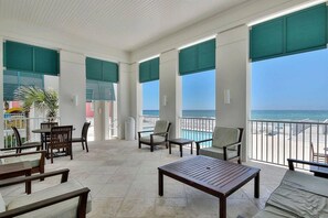 Outdoor dining - L' Abode Ami, Carillon Beach, The ultimate in Privacy!  Must See!  3br Home (Panama City Beach)