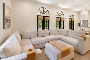 TV connectée, cheminée, espaces bureaux