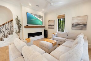 Smart TV, fireplace, offices - L' Abode Ami, Carillon Beach, The ultimate in Privacy!  Must See!  3br Home (Panama City Beach)