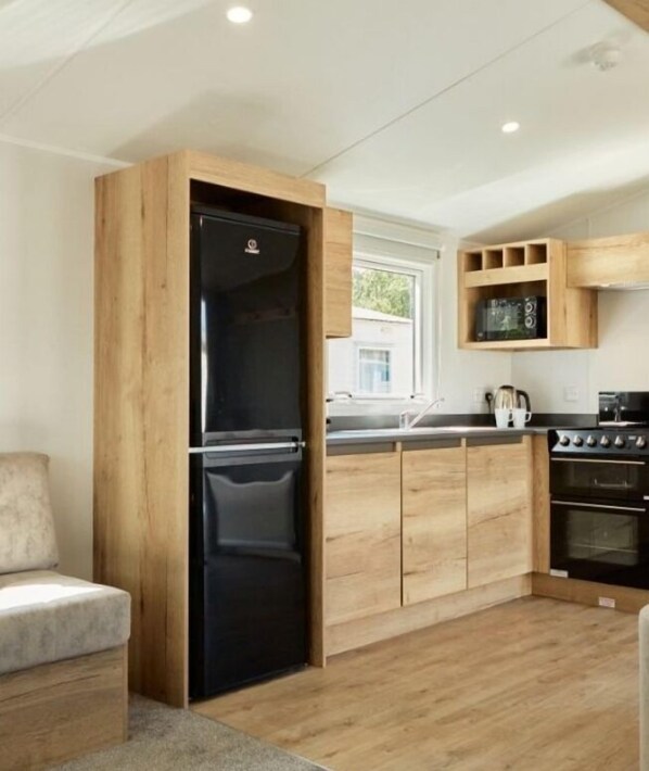 Fridge, microwave, cookware/dishes/utensils - Hayling Island Holiday Park Silver 2 Bed Caravan X004 (Hayling Island)