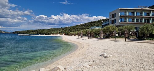 Cute apartment in stone house near sea
