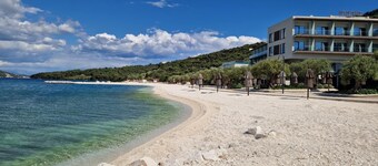 Cute apartment in stone house near sea