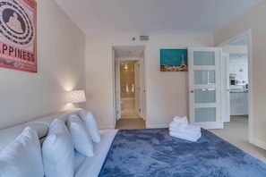 2 chambres, fer et planche à repasser, Wi-Fi, draps fournis