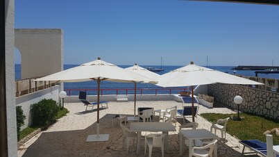 Gorgeous villa with direct descent to the sea