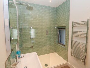 Shower - Tithe Barn (Llangefni)