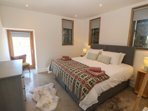 4 bedrooms, individually decorated, individually furnished, free WiFi