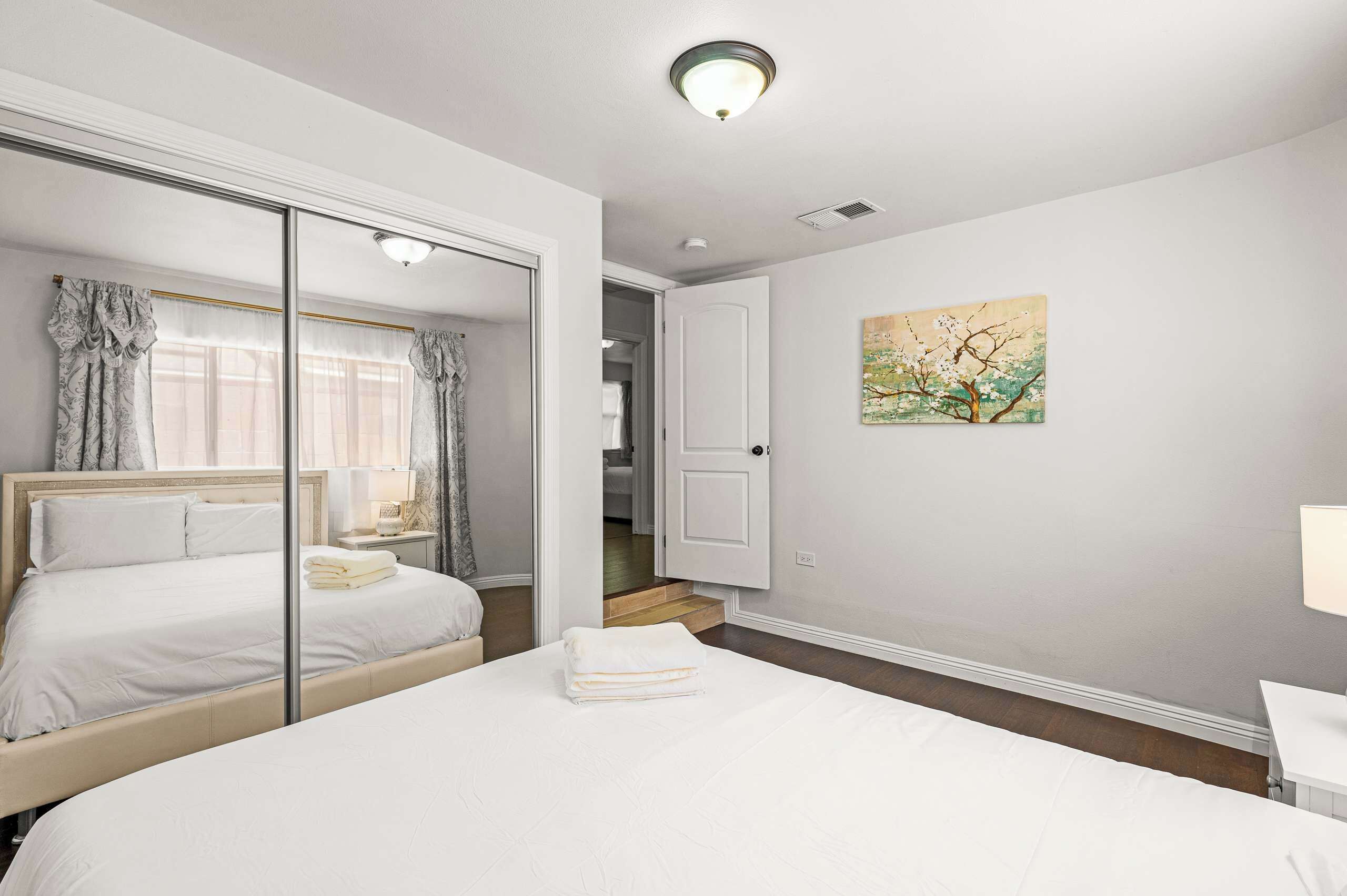 3 bedrooms, iron/ironing board, WiFi, bed sheets