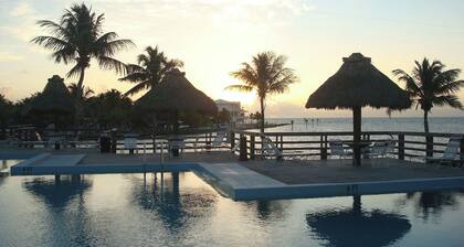 Second Floor Den Suite Sleeps 6 Marina Views