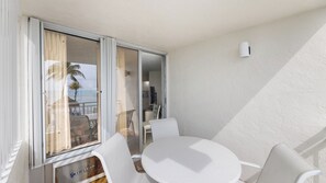 تناول الطعام �بالخارج