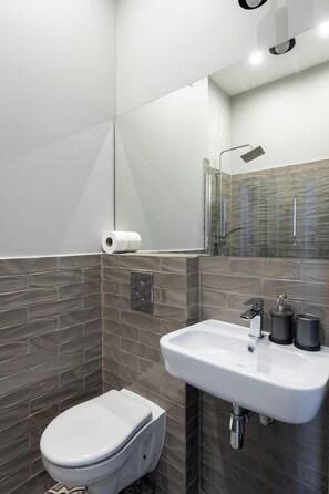 Classic Apartment | Bathroom