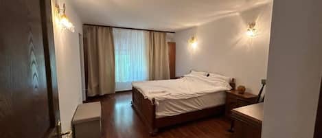 4 Schlafzimmer, Bügeleisen/Bügelbrett, WLAN