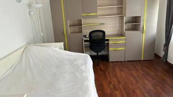 4 bedrooms, iron/ironing board, WiFi