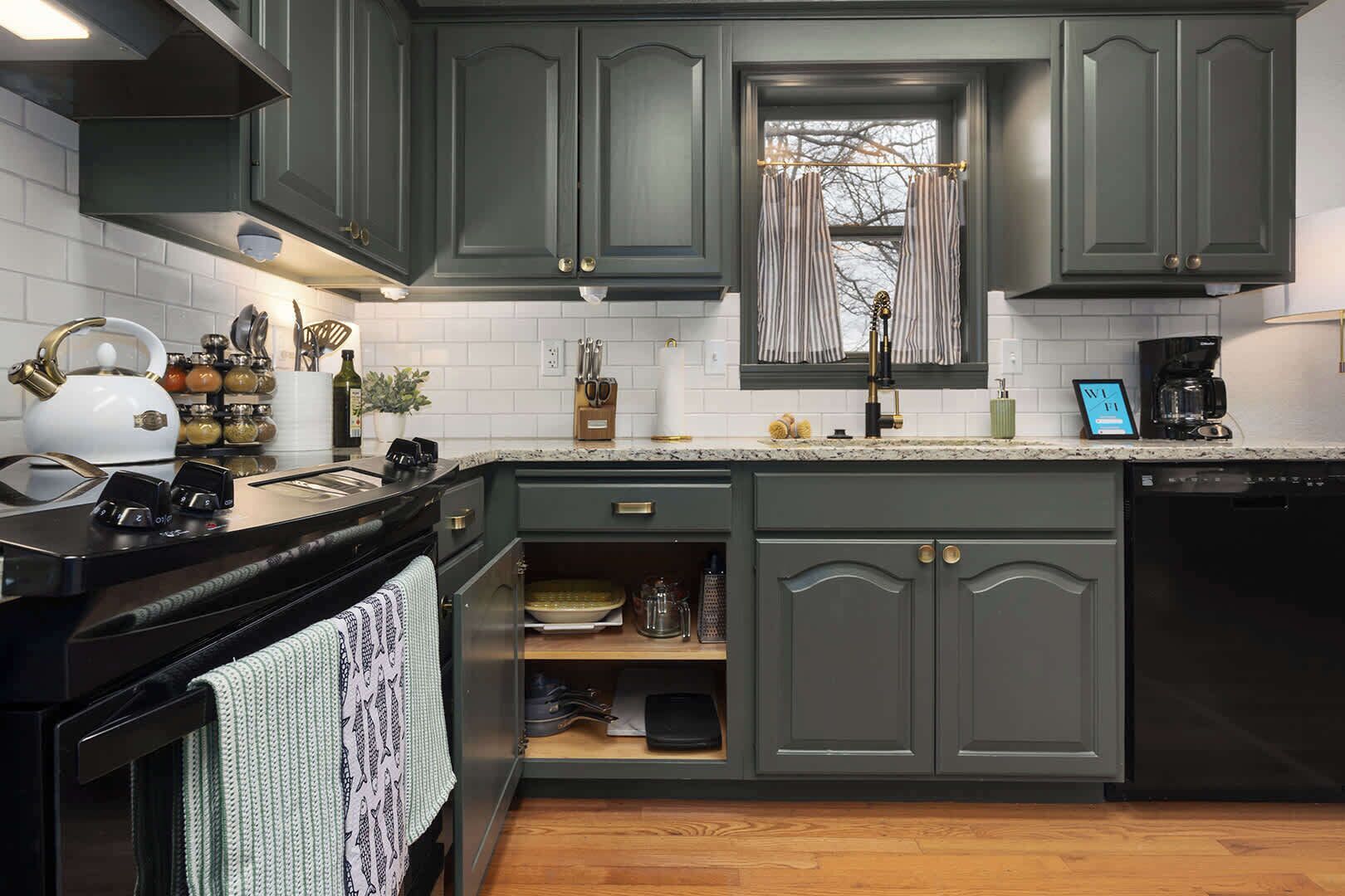 Refrigerador, microondas, horno, placa de cocina