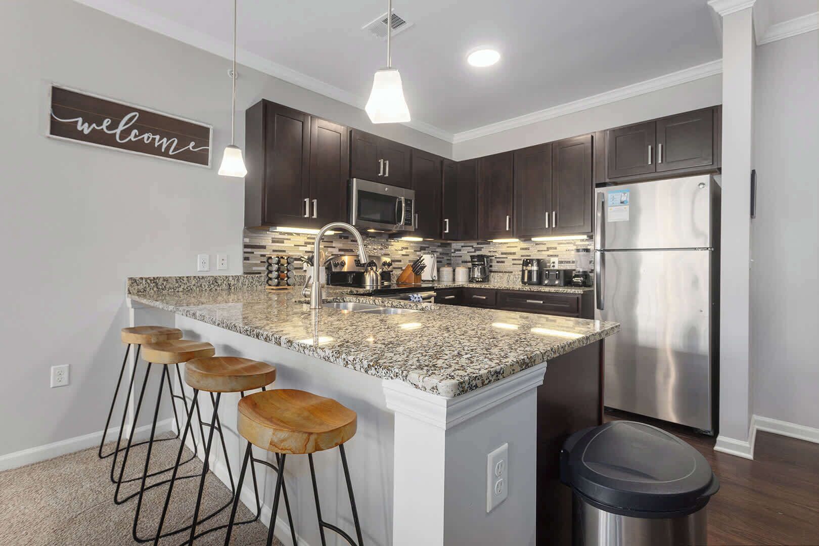 Geladeira, micro-ondas, fogão, cooktop