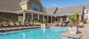 Sleeps 4_2 Bedroom Apt + KingBeds