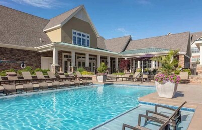 Sleeps 4_2 Bedroom Apt + KingBeds