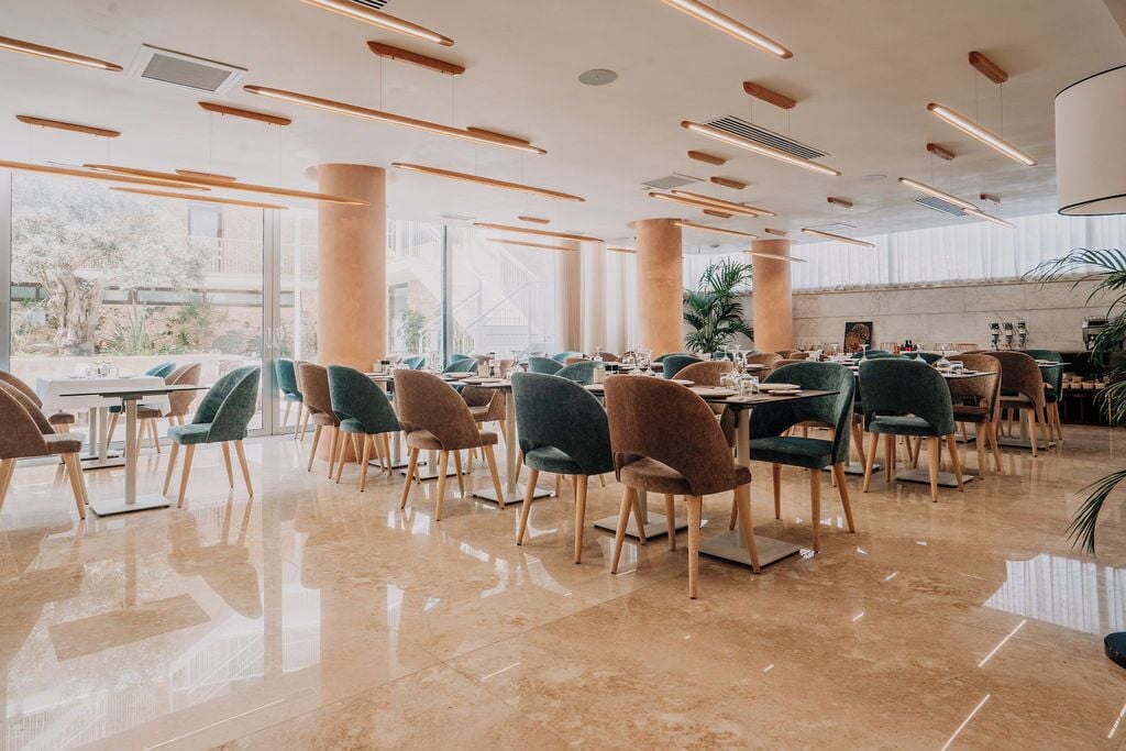 Se sirven desayunos, comidas, cenas y cocina internacional 