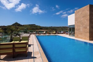 2 piscinas al aire libre