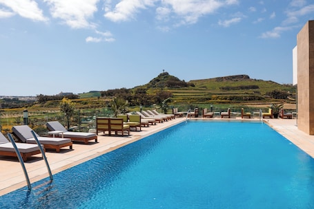 2 outdoor pools. Reef Hotel & Spa