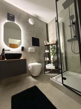 シャワー、ヘアドライヤー、タオル、石鹸. Modern 2-room-apartment, central, stylish, WLAN, parking lot, ideal for 4 pers.