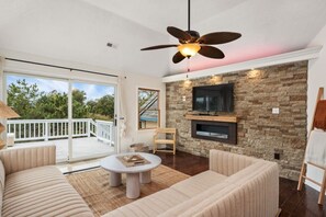 Smart TV, fireplace - Harbor View: Spacious Corolla Getaway by Rather Be Properties (Corolla)