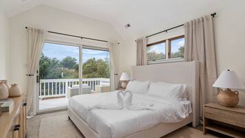 4 bedrooms, iron/ironing board, travel crib, free WiFi