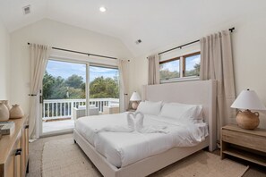 4 bedrooms, iron/ironing board, travel cot, free WiFi