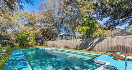 4BR w Private Pool & Fire Pit - 2 MI To Beach