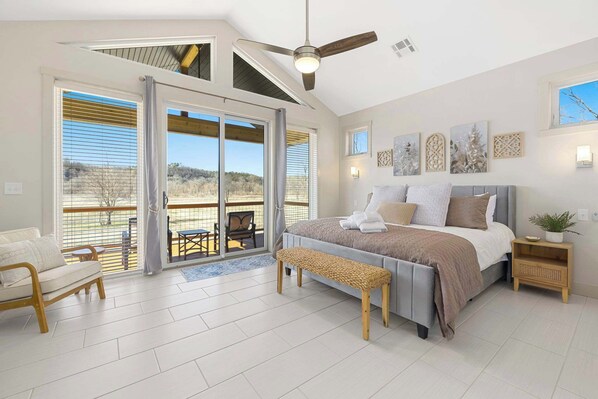 2 bedrooms, desk, iron/ironing board, WiFi