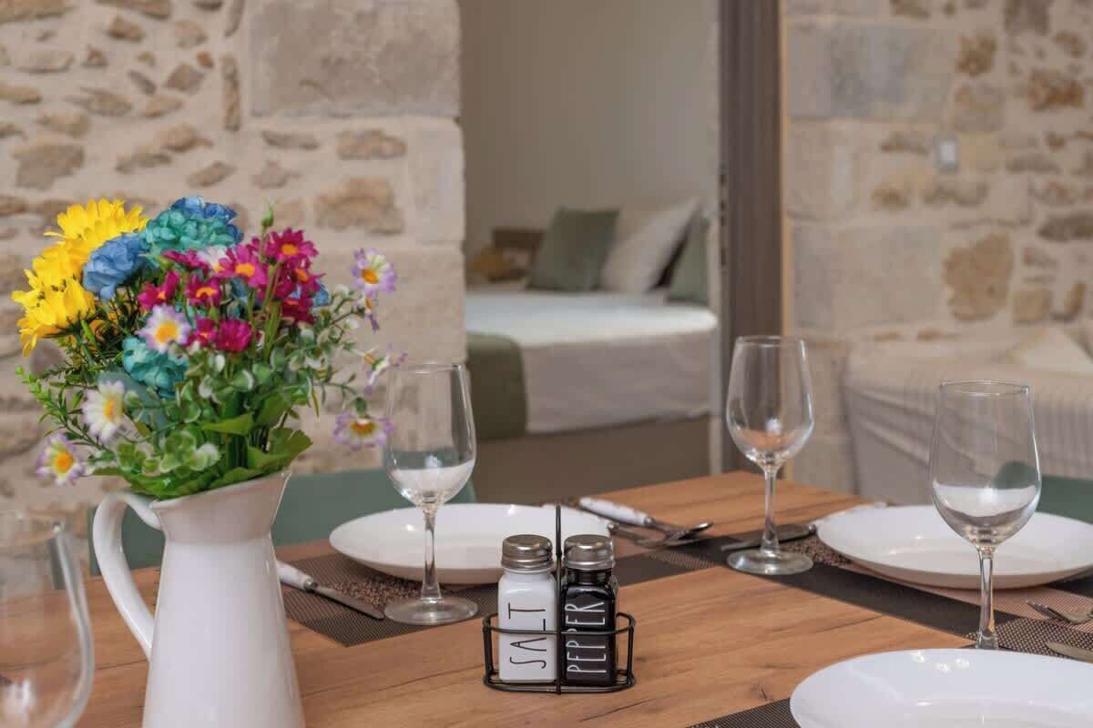 2 bedrooms, in-room safe, desk, iron/ironing board