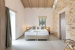 2 bedrooms, in-room safe, desk, iron/ironing board - Villa Lakioto (Polemarchi)