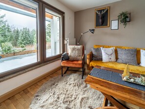 Casa Deluxe, 2 habitaciones | Sala de estar | Chimenea