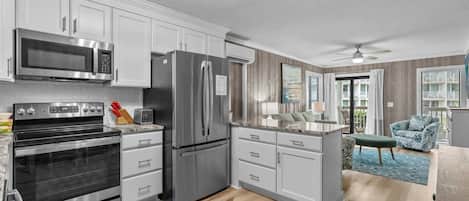 Frigorifero, microonde, forno, piano cottura